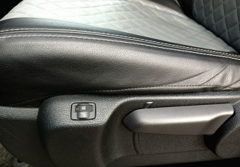 Подержанный автомобиль Peugeot Traveller 2019 года (20 фото)