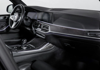 Подержанный автомобиль BMW X7 2021 года (9 фото)