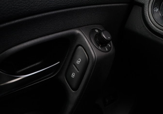 Подержанный автомобиль Volkswagen Polo Sedan 2015 года (15 фото)