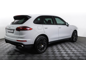 Подержанный автомобиль Porsche Cayenne 2017 года (5 фото)