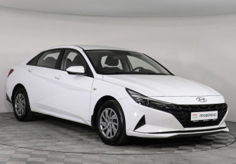 Подержанный автомобиль Hyundai Elantra Sedan 2021 года (3 фото)