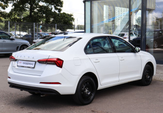 Подержанный автомобиль Skoda Rapid Liftback 2022 года (4 фото)