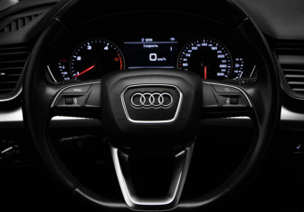 Подержанный автомобиль Audi Q5 2019 года (10 фото)