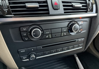 Подержанный автомобиль BMW X3 2015 года (21 фото)