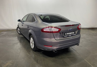 Подержанный автомобиль Ford Mondeo Sedan 2011 года (7 фото)