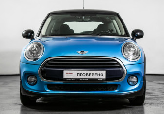 Подержанный автомобиль MINI Hatch 2017 года (2 фото)