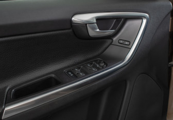 Подержанный автомобиль Volvo XC60 2012 года (15 фото)