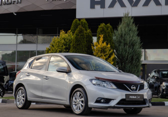 Подержанный автомобиль Nissan Tiida Hatchback 2015 года (2 фото)