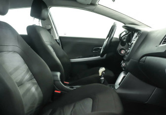 Подержанный автомобиль Kia Ceed Wagon 2015 года (7 фото)