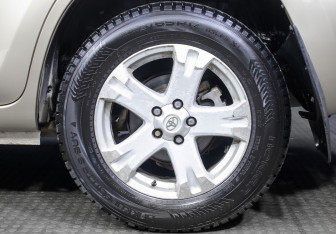 Подержанный автомобиль Toyota RAV4 2009 года (19 фото)