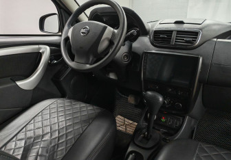 Подержанный автомобиль Nissan Terrano 2016 года (10 фото)