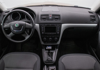 Подержанный автомобиль Skoda Yeti 2012 года (13 фото)