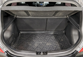 Подержанный автомобиль Hyundai Solaris Hatchback 2014 года (10 фото)