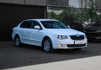 Подержанный автомобиль Skoda Superb Liftback 2012 года (3 фото)
