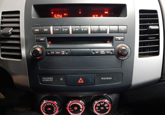 Подержанный автомобиль Citroen C-Crosser 2011 года (15 фото)