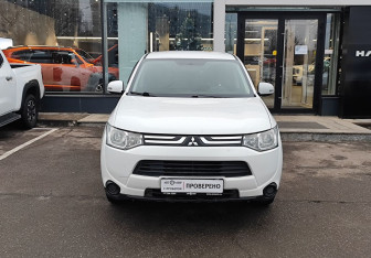 Подержанный автомобиль Mitsubishi Outlander 2013 года (2 фото)