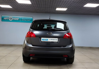Подержанный автомобиль Kia Venga 2011 года (6 фото)