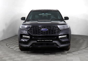 Подержанный автомобиль Ford Explorer 2021 года (2 фото)