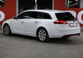 Подержанный автомобиль Opel Insignia Wagon 2011 года (7 фото)
