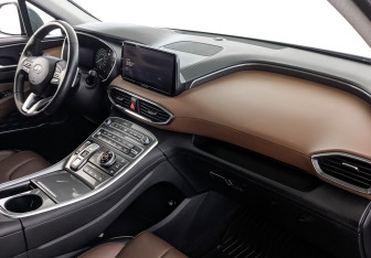 Подержанный автомобиль Hyundai Santa Fe 2022 года (13 фото)