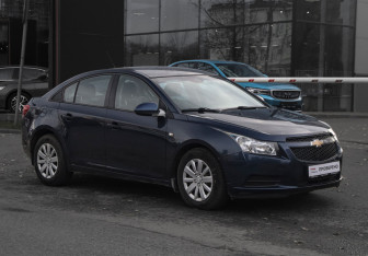 Подержанный автомобиль Chevrolet Cruze Sedan 2011 года (3 фото)
