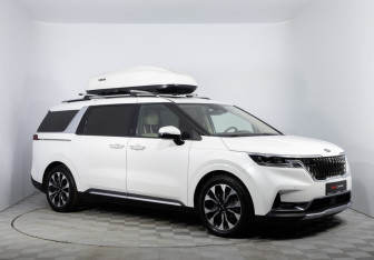 Подержанный автомобиль Kia Carnival 2020 года (3 фото)