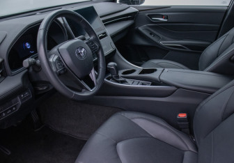 Подержанный автомобиль Toyota Avalon 2023 года (10 фото)