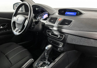 Подержанный автомобиль Renault Fluence 2013 года (9 фото)