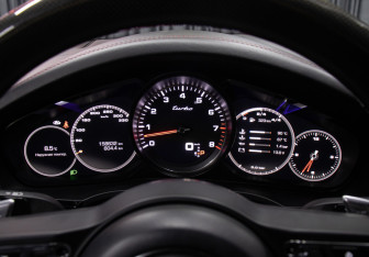 Подержанный автомобиль Porsche Cayenne 2018 года (12 фото)