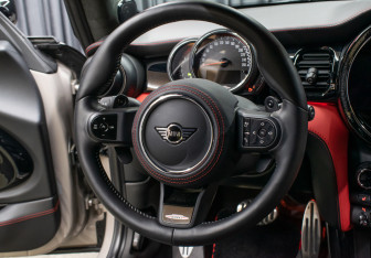 Подержанный автомобиль MINI Hatch 2021 года (18 фото)