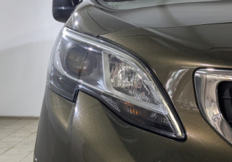 Подержанный автомобиль Peugeot Traveller 2018 года (10 фото)