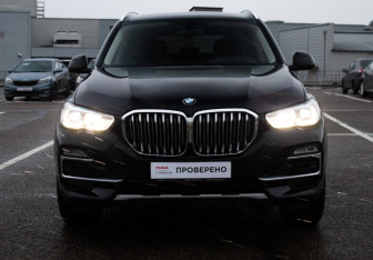 Подержанный автомобиль BMW X5 2020 года (2 фото)