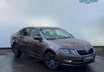 Подержанный автомобиль Skoda Octavia Liftback 2018 года (3 фото)