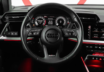 Подержанный автомобиль Audi A3 Hatchback 2021 года (11 фото)
