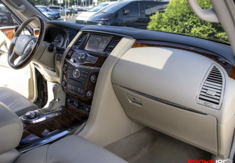 Подержанный автомобиль Infiniti QX80 2015 года (9 фото)