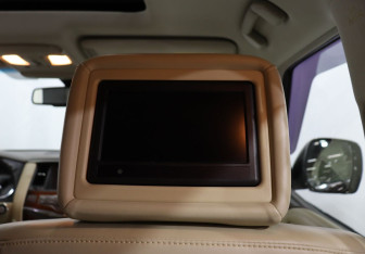 Подержанный автомобиль Infiniti QX80 2015 года (28 фото)