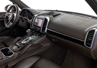 Подержанный автомобиль Porsche Cayenne 2014 года (13 фото)