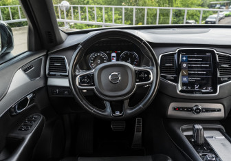 Подержанный автомобиль Volvo XC90 2019 года (10 фото)