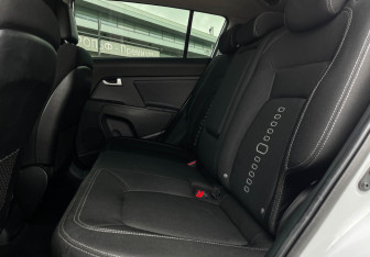 Подержанный автомобиль Kia Sportage 2012 года (10 фото)