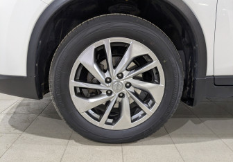 Подержанный автомобиль Nissan X-Trail 2018 года (12 фото)