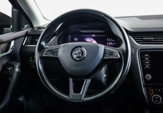 Подержанный автомобиль Skoda Octavia Liftback 2018 года (8 фото)