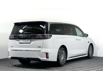 Подержанный автомобиль Voyah Dream 2025 года (5 фото)