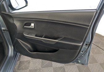 Подержанный автомобиль Kia Rio Sedan 2015 года (24 фото)