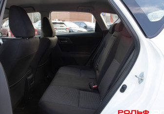 Подержанный автомобиль Toyota Auris Hatchback 2014 года (8 фото)