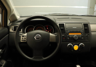 Подержанный автомобиль Nissan Tiida Sedan 2008 года (8 фото)