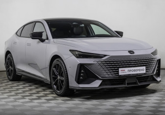 Подержанный автомобиль Changan UNI-V 2023 года (3 фото)