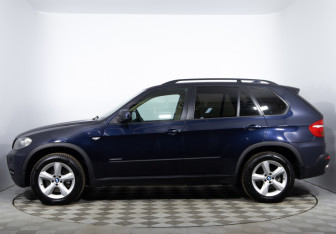 Подержанный автомобиль BMW X5 2010 года (8 фото)