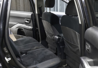 Подержанный автомобиль Mitsubishi Outlander 2007 года (12 фото)