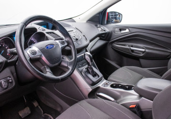Подержанный автомобиль Ford Kuga 2015 года (9 фото)