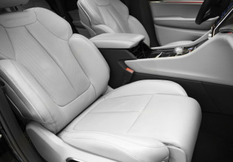 Подержанный автомобиль Jeep Grand Cherokee 2022 года (33 фото)